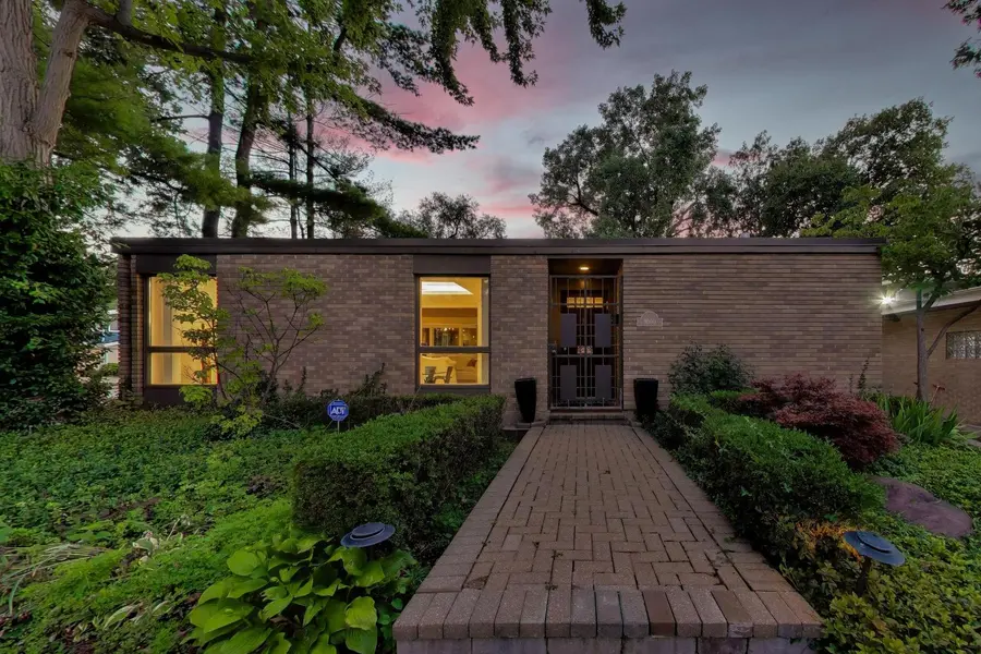 9000 Tripp AVE, Skokie, IL 60076