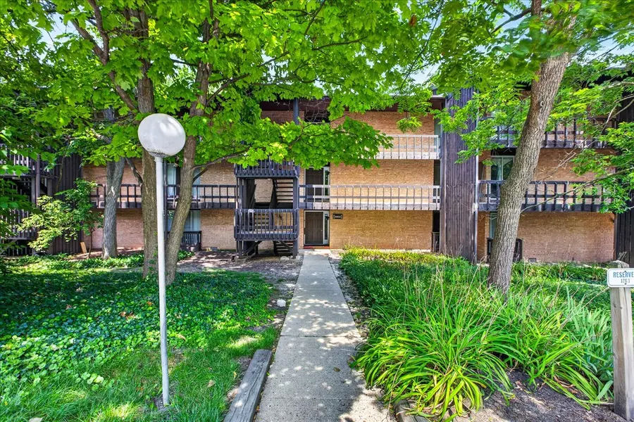 5603 Lakeside DR #3C, Lisle, IL 60532