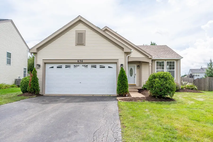 636 Hamilton LN, North Aurora, IL 60542