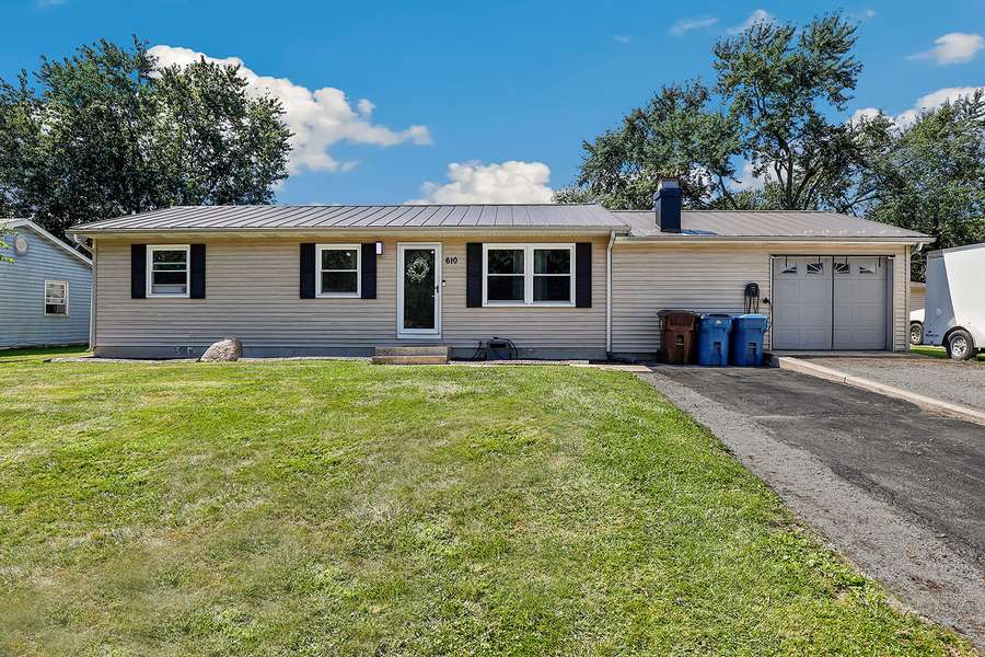 610 Old Forge RD, Valparaiso, IN 46385