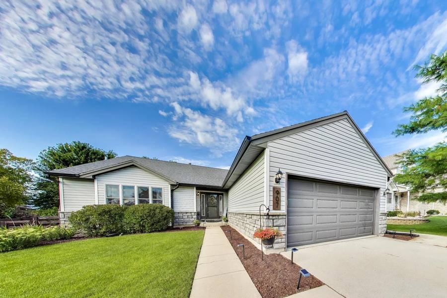 907 Joanne DR, Minooka, IL 60447