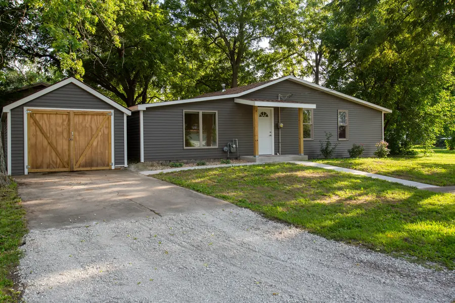117 Clark ST, Chenoa, IL 61726