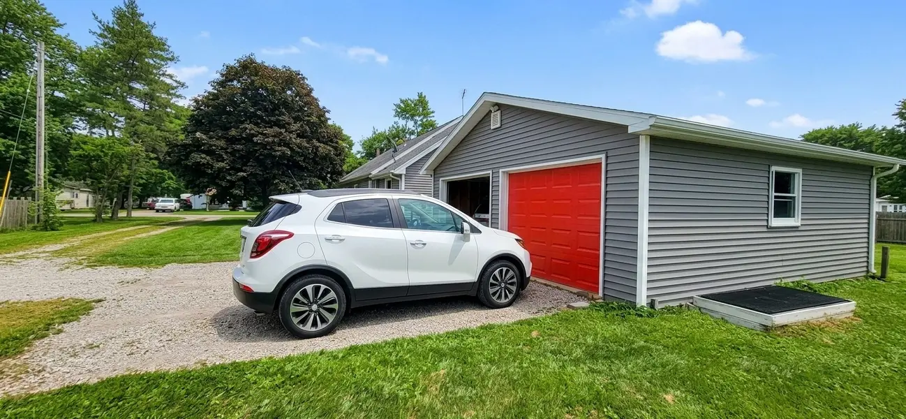 806 S Iowa ST, Ashmore, IL 62863