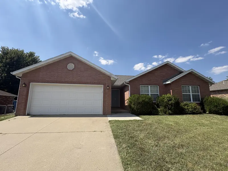 429 N Douglas DR, Republic, MO 65738