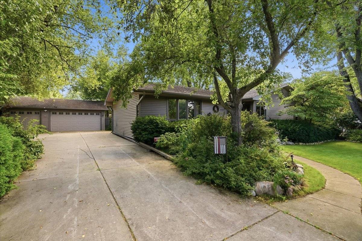 10405 W Ford AVE, Beach Park, IL 60099