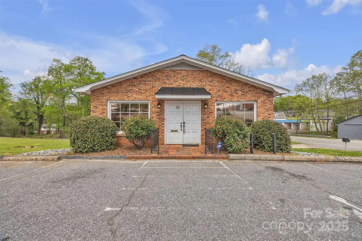 10 1st AVE NW, Taylorsville, NC 28681