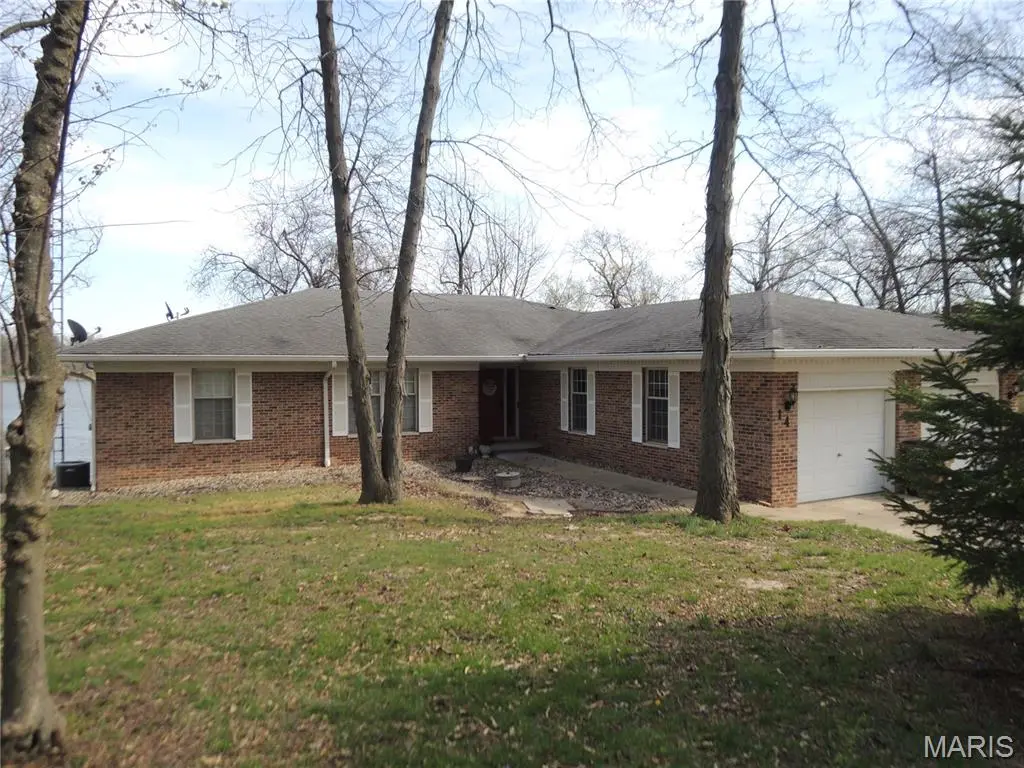 14 Denzel DR, Greenville, IL 62246