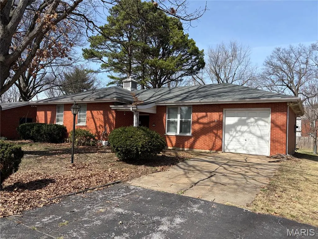 1125 Soria ST, Spanish Lake, MO 63138