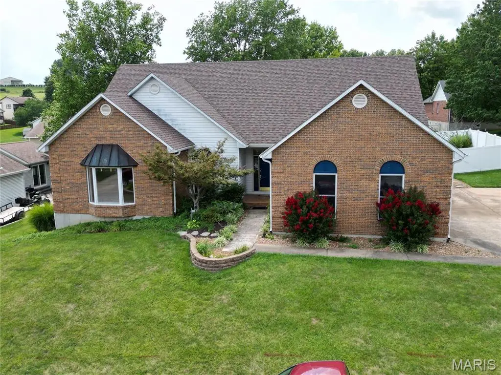 4 Grayson Ridge DR, Washington, MO 63090