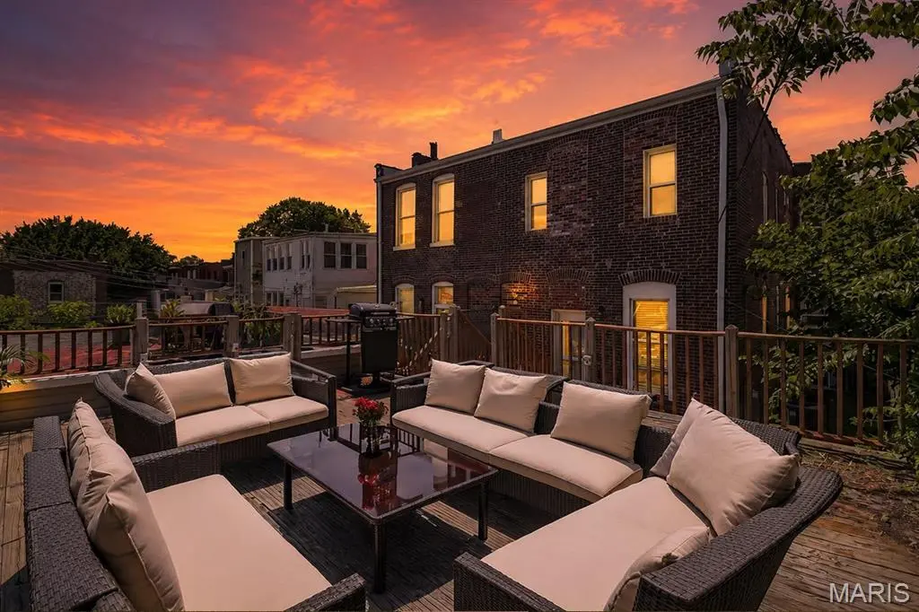 4033 Cleveland AVE, St Louis, MO 63110