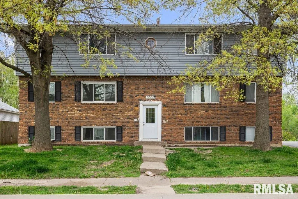 3536 HEATHERTON DR, Davenport, IA 52804