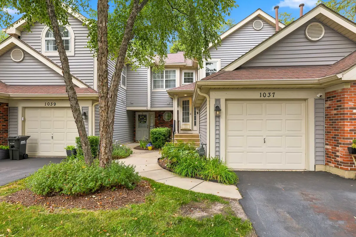 1037 Rockport DR, Carol Stream, IL 60188