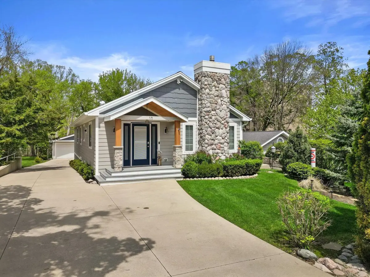 10 Liechty DR, Williams Bay, WI 53191