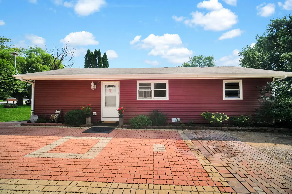 28W575 Barnes AVE, West Chicago, IL 60185