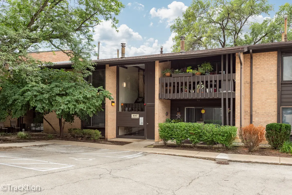 6147 Knoll Wood CT #204, Willowbrook, IL 60527