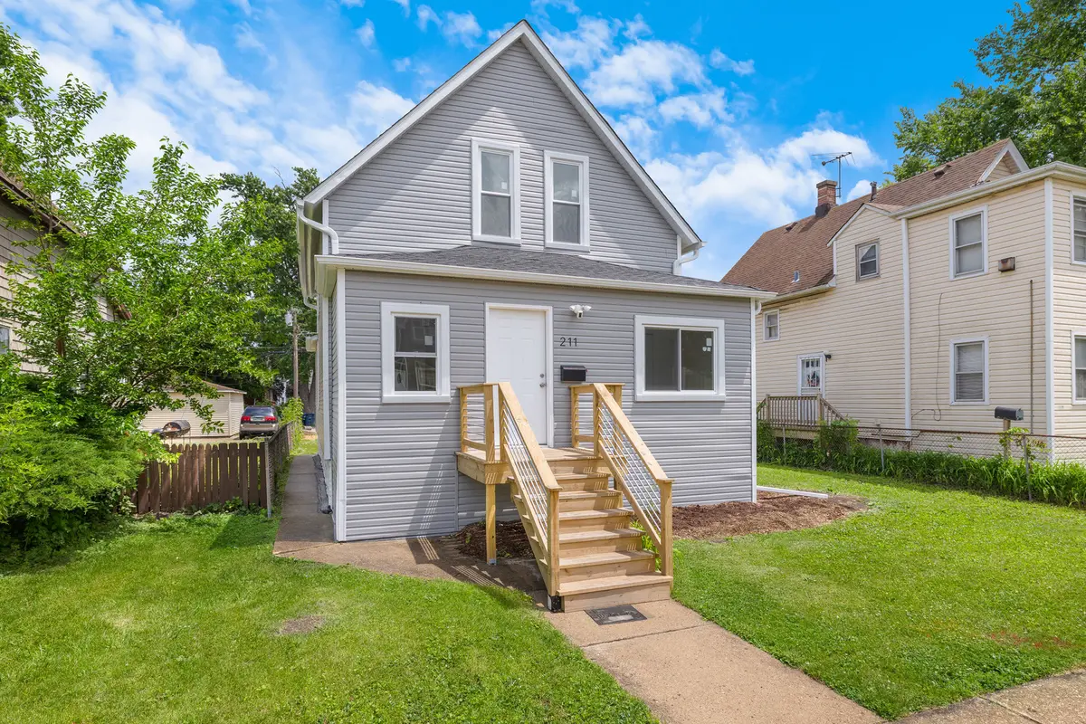 211 S 9th AVE, Maywood, IL 60153