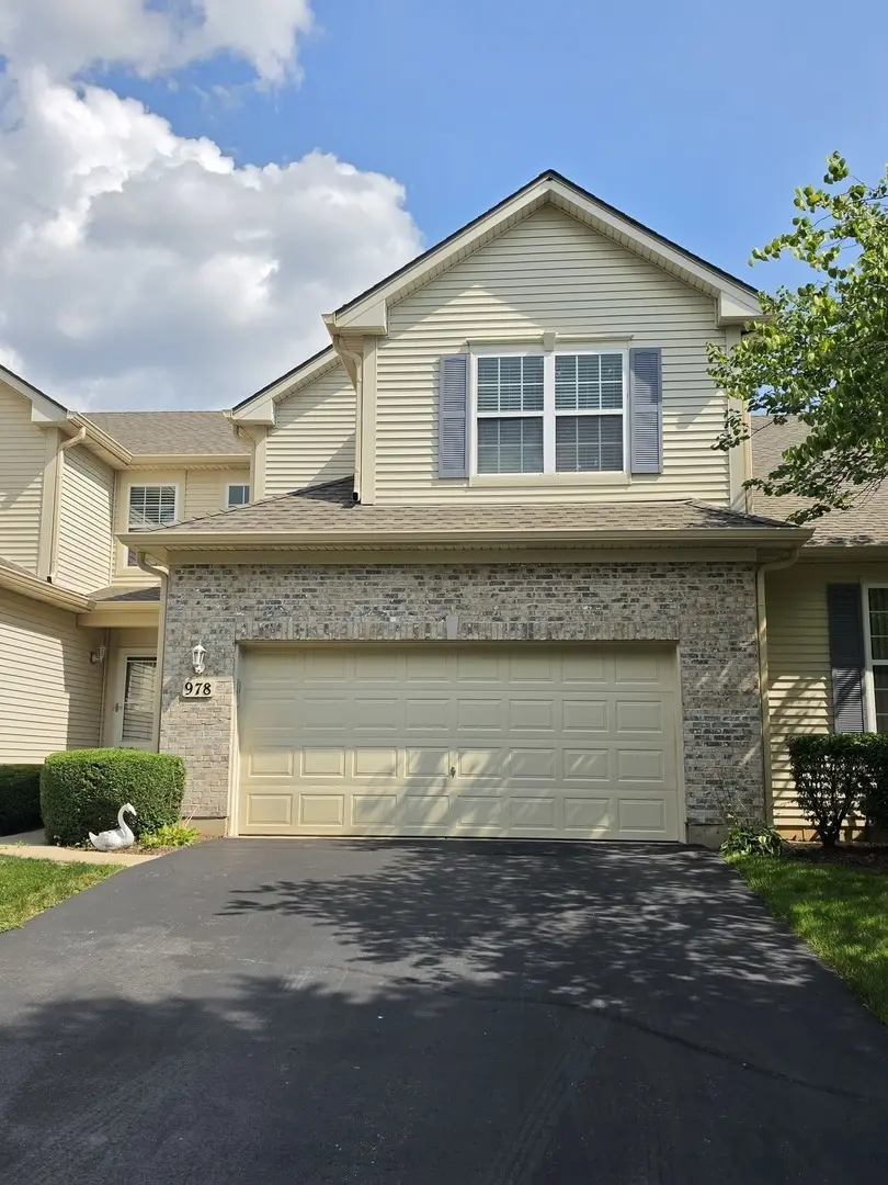 978 Oak Ridge BLVD, Elgin, IL 60120