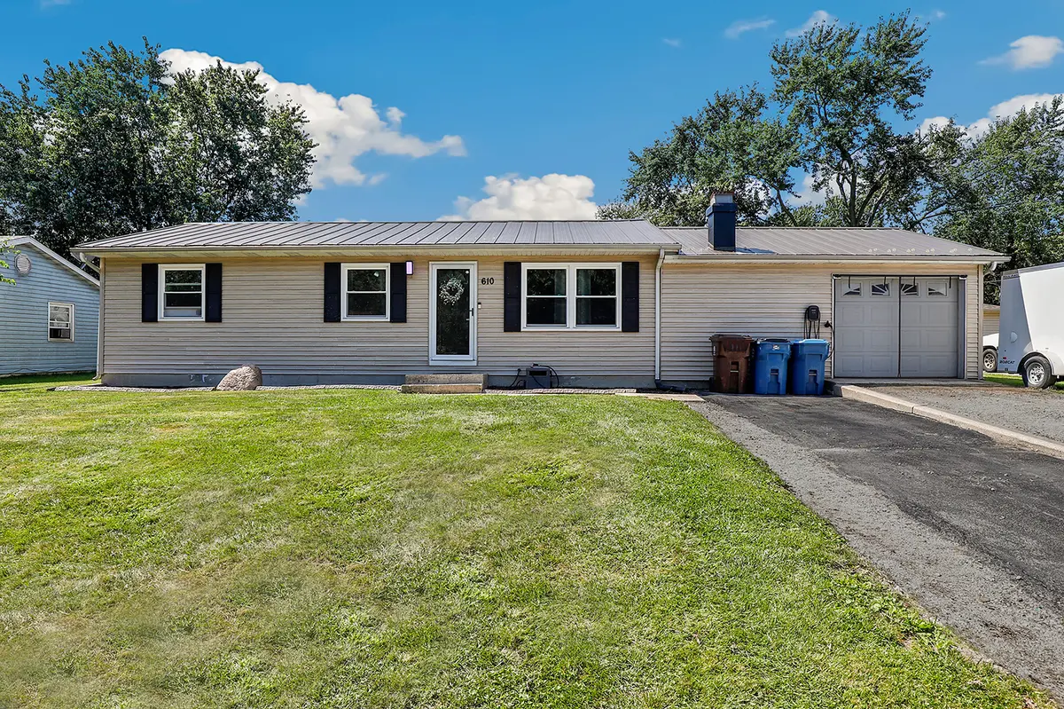 610 Old Forge RD, Valparaiso, IN 46385