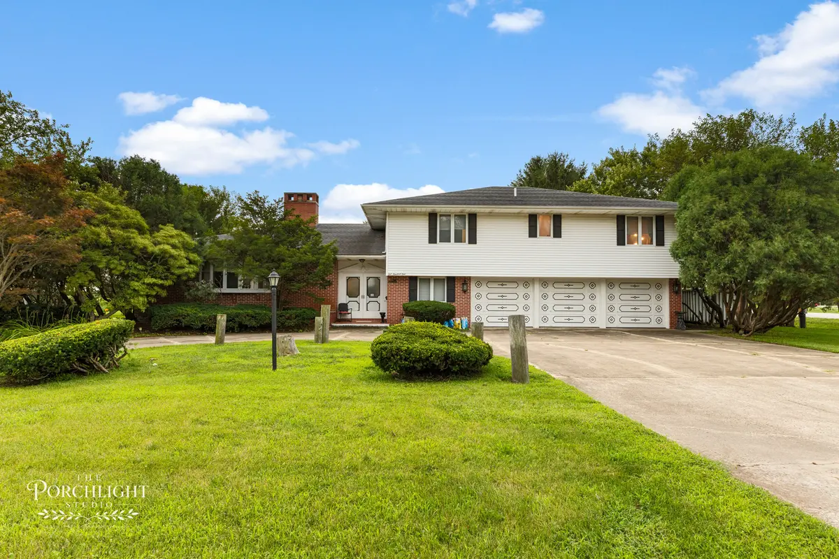 101 Countryside LN, Crescent City, IL 60928