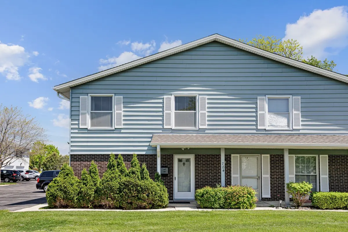 784 Leicester RD #784, Elk Grove Village, IL 60007
