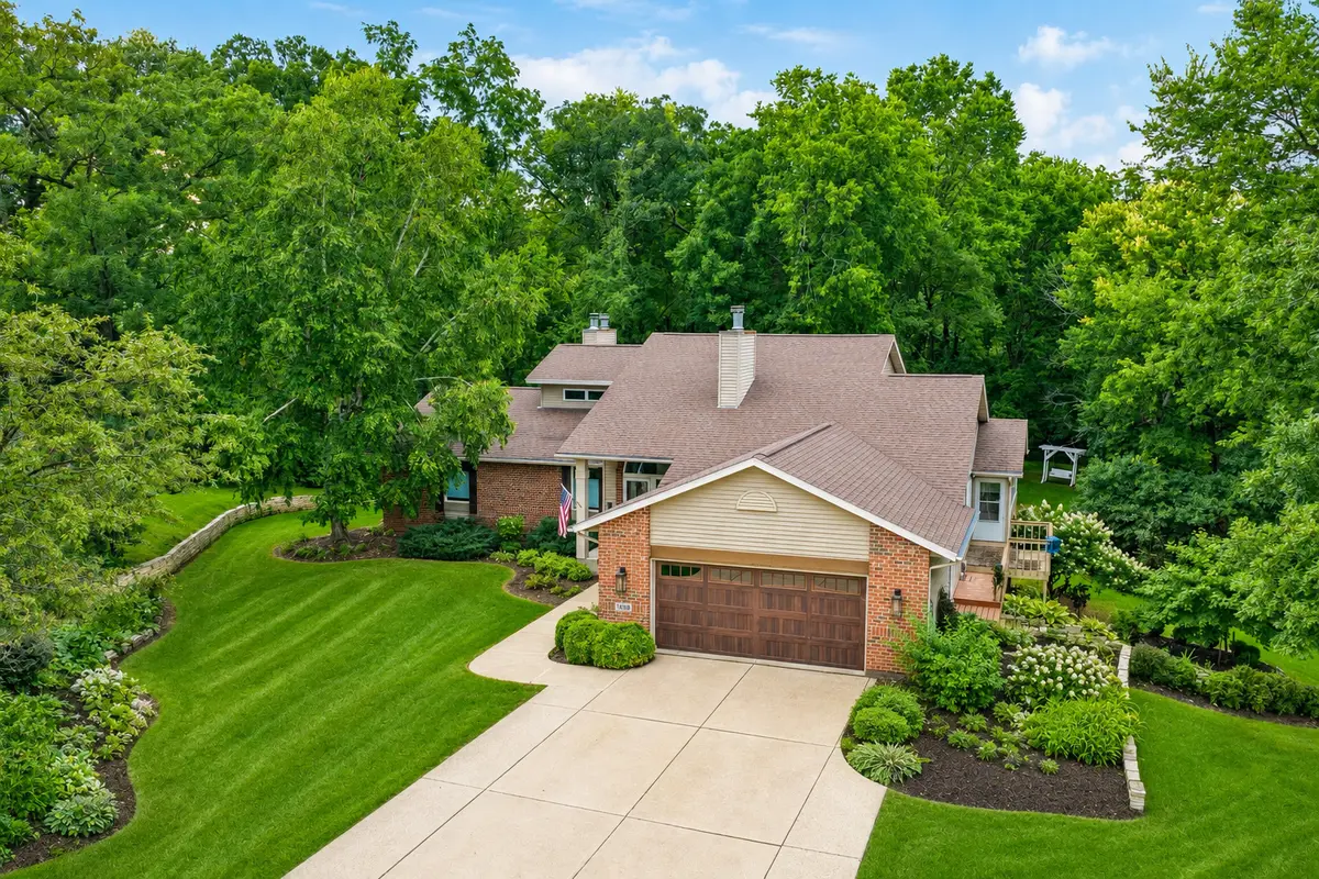 1669 Barberry CIR, Freeport, IL 61032