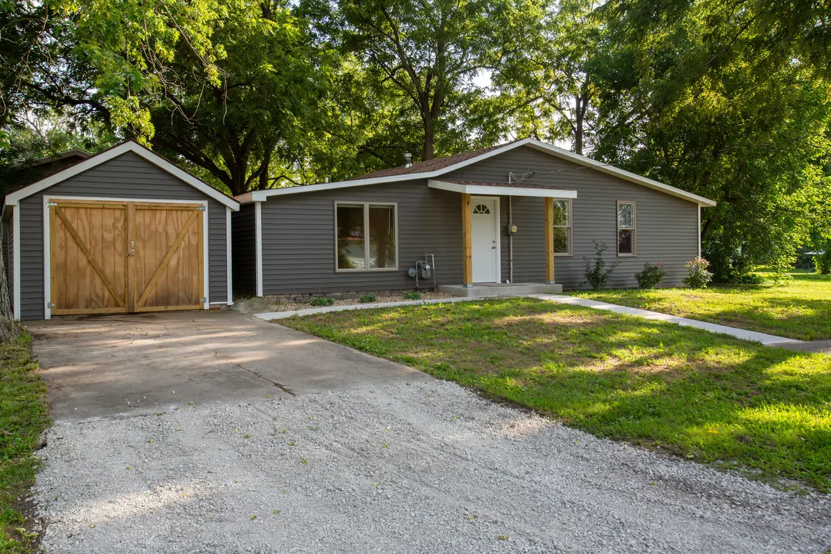 117 Clark ST, Chenoa, IL 61726