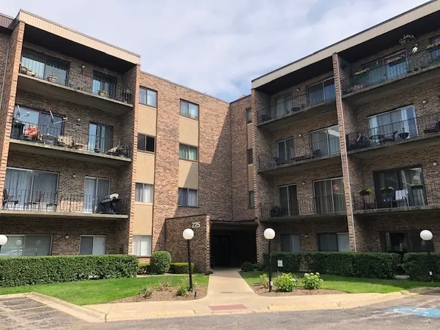 725 W Huntington Commons RD #401, Mount Prospect, IL 60056