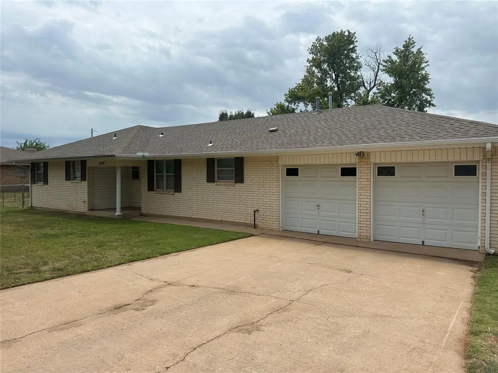 205 N Montebella TER, Mustang, OK 73064