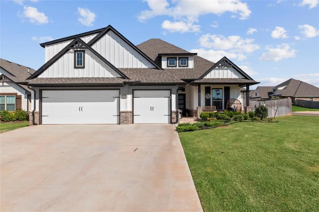 2816 Warwick WAY, Moore, OK 73160