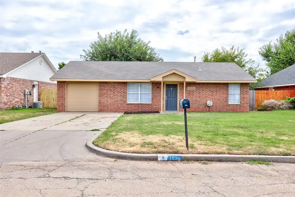 1020 NW 18th ST, Moore, OK 73160