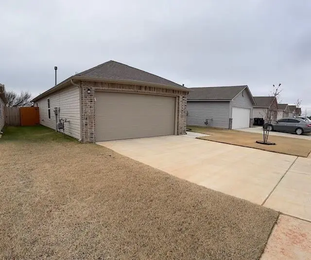 11713 Annette DR, Yukon, OK 73099