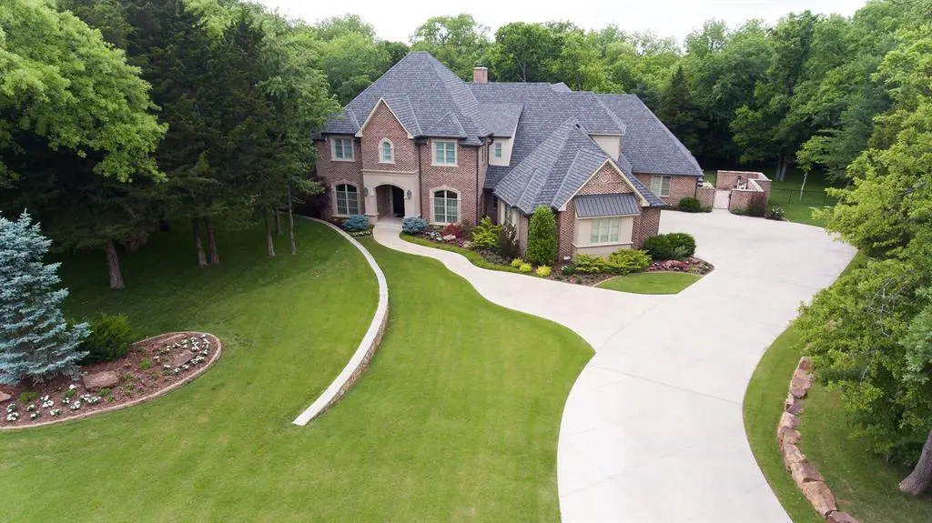 6505 Forest Creek DR, Edmond, OK 73034