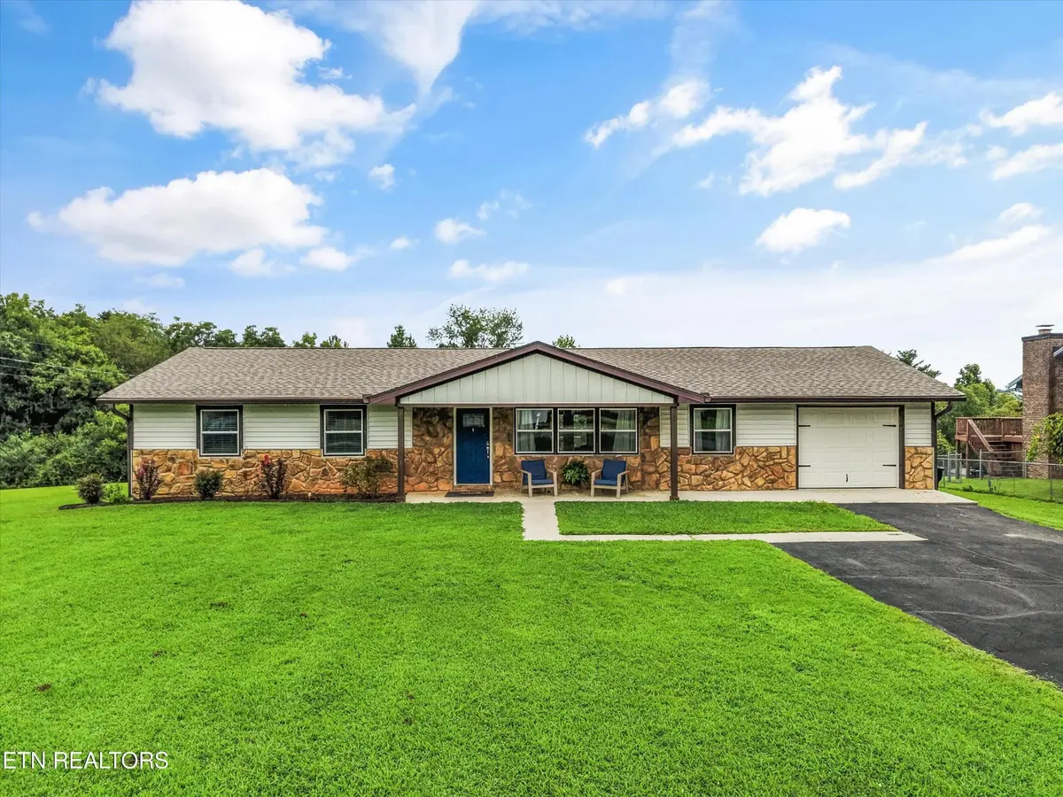 250 Trades Drive, Lenoir City, TN 37771