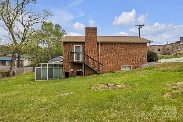 10 1st AVE NW, Taylorsville, NC 28681