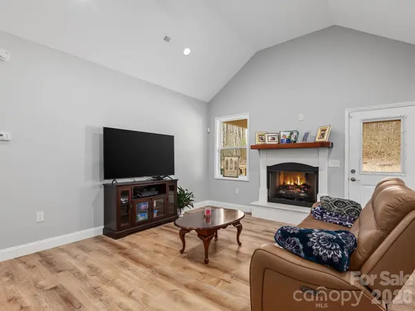 1230 Terrys Gap RD, Hendersonville, NC 28792