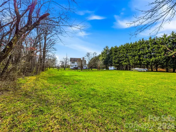 61 Rolling Hills RD, Mills River, NC 28759