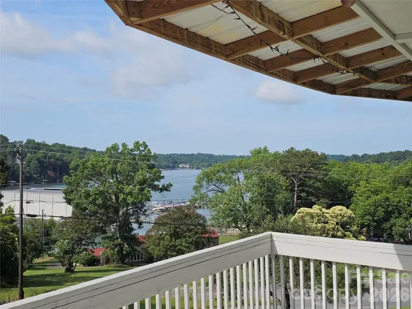 500 Steel Bridge LOOP, Hickory, NC 28601