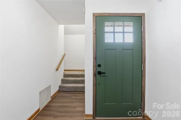 207 Wood Dale DR, Hendersonville, NC 28791