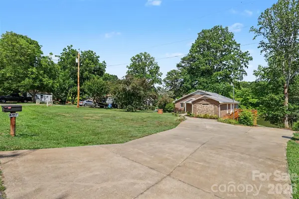 6917 Navajo TRL, Sherrills Ford, NC 28673