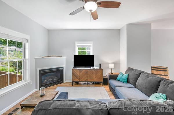 19 Oakcrest PL, Asheville, NC 28806