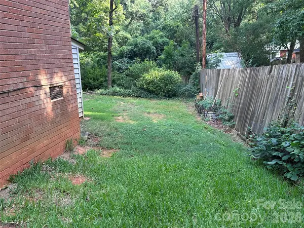 7216 Lockmont DR, Charlotte, NC 28212