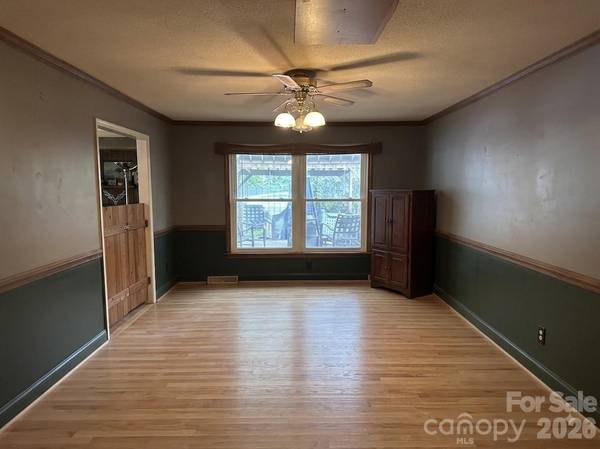 7216 Lockmont DR, Charlotte, NC 28212