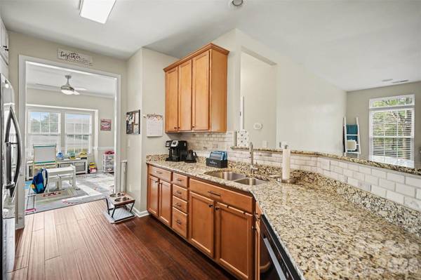 5705 Mossdale LN, Charlotte, NC 28278