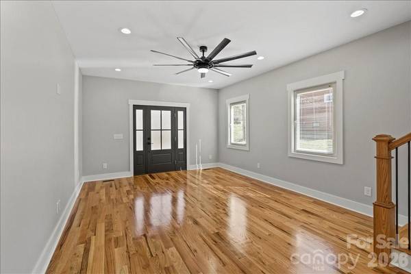 543 30th AVE NW, Hickory, NC 28601