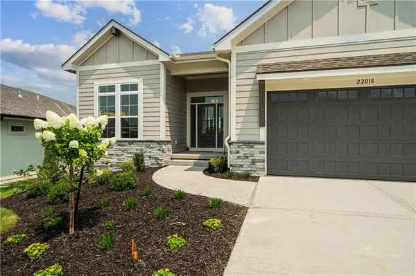22018 W 114th CT, Olathe, KS 66061