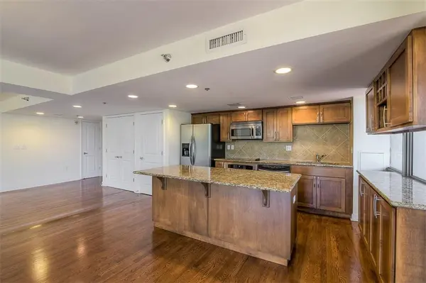 600 E Admiral BLVD #208, Kansas City, MO 64106