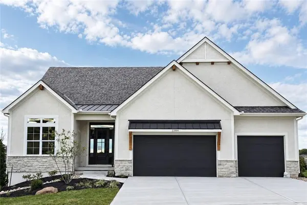 22004 W 114th CT, Olathe, KS 66061