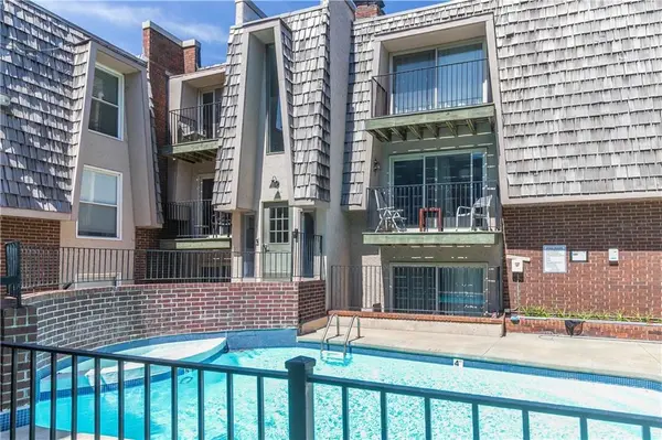 3602 Gillham DR #11, Kansas City, MO 64111