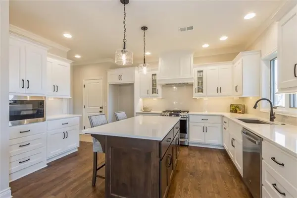 11419 S Waterford DR, Olathe, KS 66061