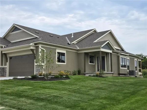 11419 S Waterford DR, Olathe, KS 66061